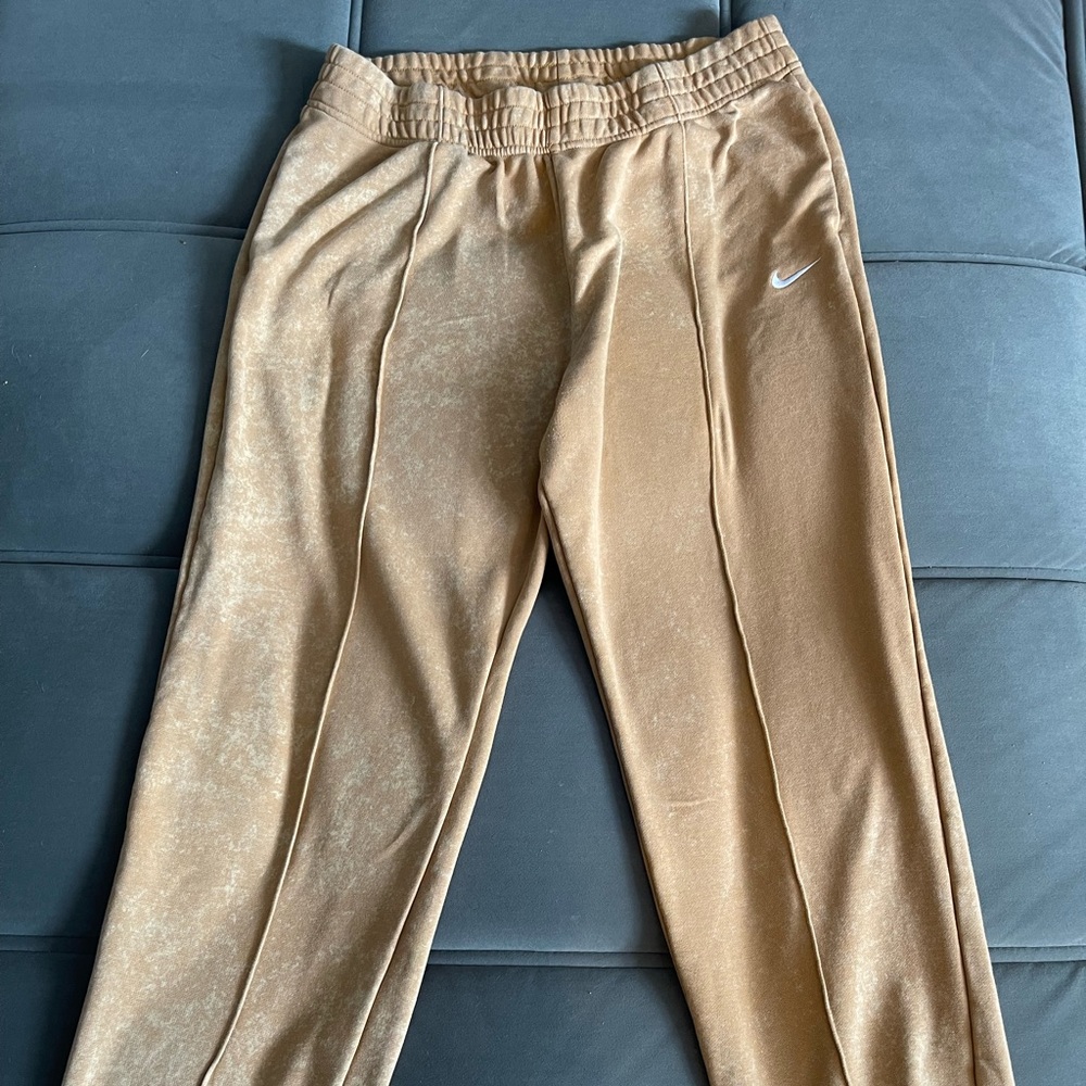 L, Nike Women's Sportswear Essentials Collection Dip Dye Fleece Pants :Beige